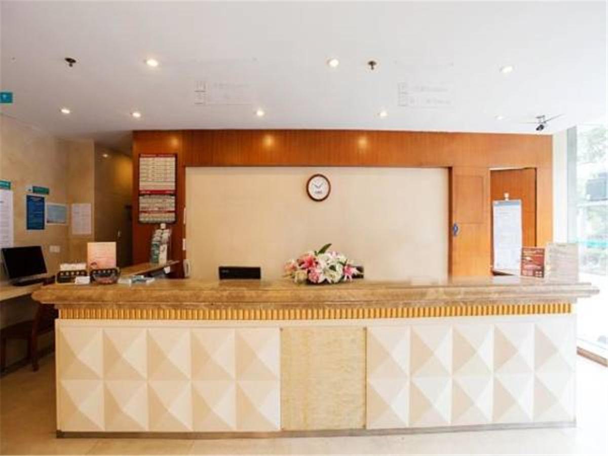 Jingjiang Inn Shanghai Baoyang Pier Extérieur photo